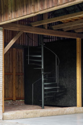 Schodiště (Krabice ve stodole; Facha architekti)