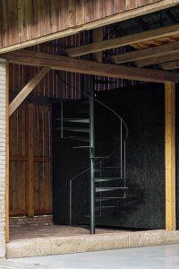 Schodiště (Krabice ve stodole; Facha architekti)