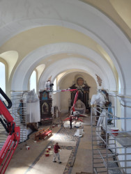 Zdivo a klenba to však přečkaly, a tak kostel po tragédii nemusel jít celý k zemi. „Je to neuvěřitelné. To, jak kostel postavili naši předci před 250 lety… konstrukce ustála i tornádo.“