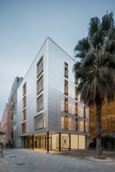 Dočasný bytový dům v Barceloně, Straddle3 + Eulia Arkitektura + Yaiza Terré