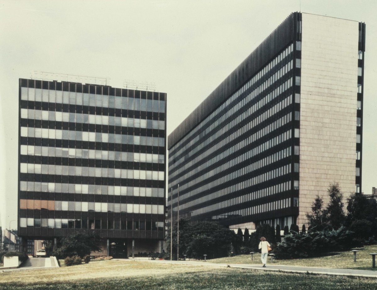 Zdenka M. Nováková – Dagmar Šestáková, Chemapol Investa, pohled z ul. Kavkazská, 1966–1970