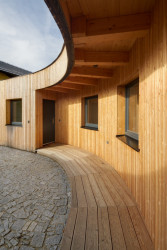 Sociální bydlení Sananim v Heřmani od architekta Jakuba Našince