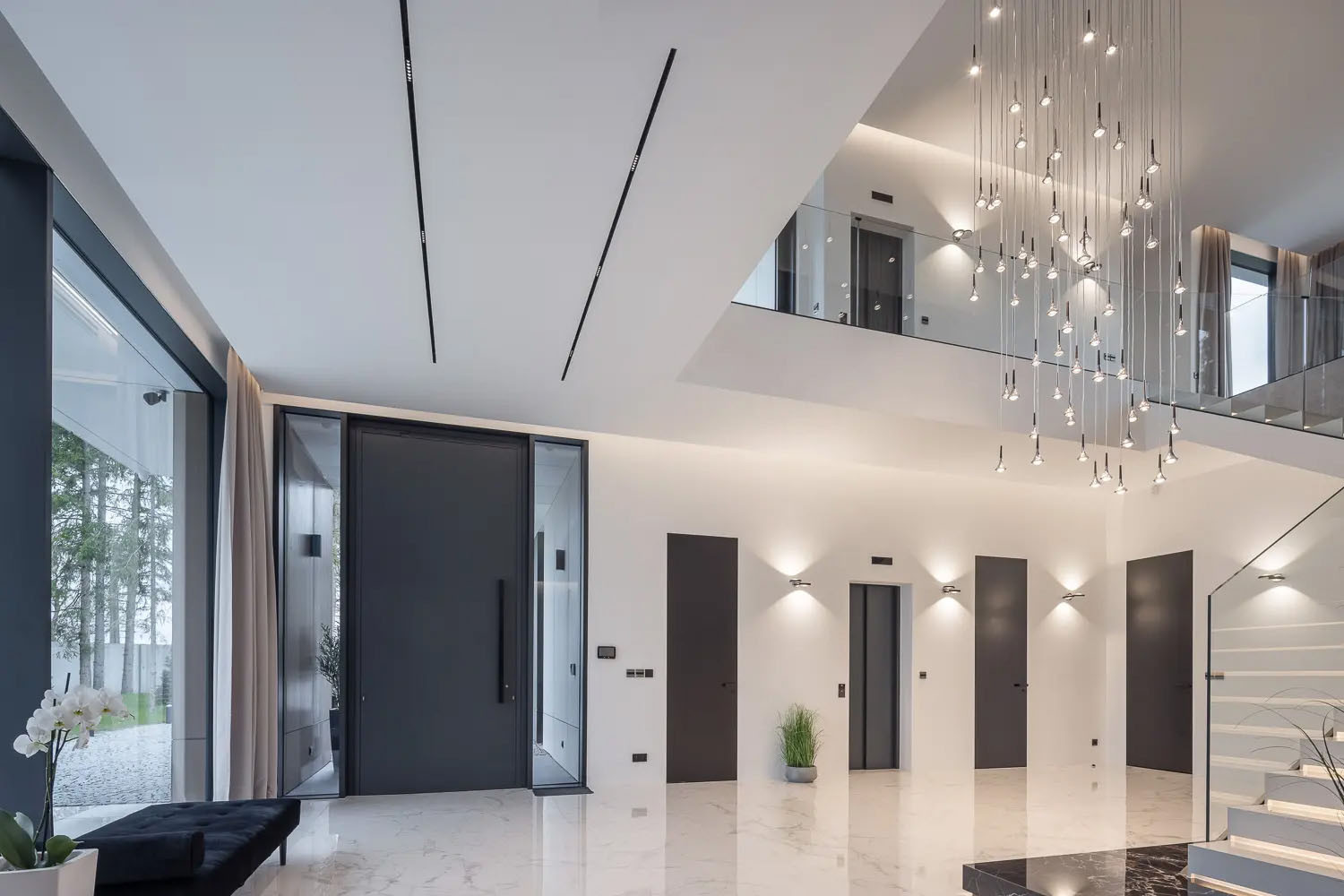 Interiér vily Regent propojuje estetiku, funkčnost a atmosféru do harmonického celku.