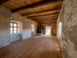 Obnova hospodářské budovy hradu Uhrovec od studia ô, realizace 2020