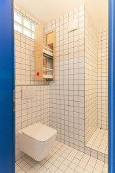 ...původně určená na kořenky. (Rekonstrukce 1+1 v paneláku; Tereza Machačová)