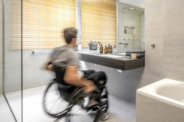 Koupelna pro handbikera, Léblová, Foto