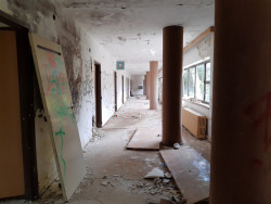 Dnes jsou interiéry Machnáče již bez původního vybavení, zůstalo ale několik originálních prvků, jako například okna