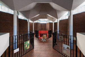 St. Bonifatiuskirche v Gelsenkirchenu, kde probíhá umělecká přehlídka Manifesta 16 Ruhr.