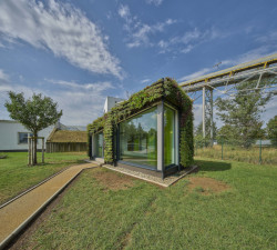 Tiny House ve výrobním závodu firmy Rigips navrhl student František Exner.