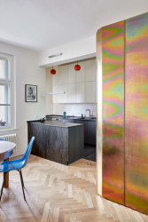 Rekonstrukce bytu v Praze-Nuslích, studio Collarch: Jedním z cílů bylo, aby se přirozené světlo dostalo do všech místností