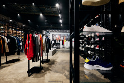 Redesign interiéru prodejny Footshop v pražském prostoru Vnitroblock, studio EYELEVEL.