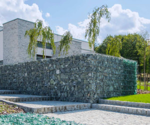 Gabionové oplocení Premium, lze na naplnit libovolným materiálem. (Gabionové sítě z Oravy; Gabiony Lemon)