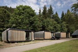 Společnost KOMA Modular představuje elegantní modul Fashion Line Relax, který je budoucností rekreačního bydlení