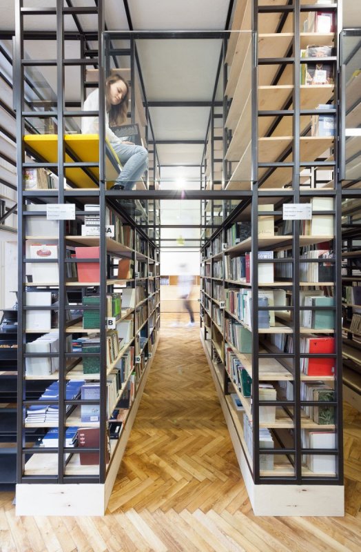 Knihovna pro gymnázium Třeboň, Ateliér 111 architekti