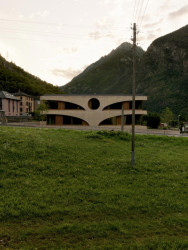 Raphael Zuber, školka se základní školou Grono