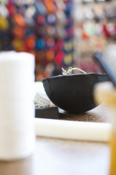 Z procesu výroby Bowl Chair