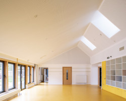 Škola ve francouzském Josnes od studia FAUN