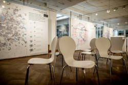 Expozice výstavy Ideální Velká/ Malá Praha, 1919/ 2019 v Galerii Lucerna.