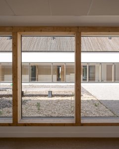Škola ve francouzském Josnes od studia FAUN