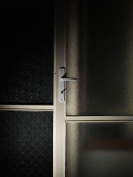 Domy, byty, lidé: Nová kniha odkrývá příběhy bydlení v Praze.