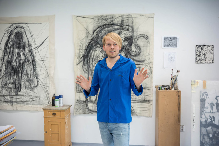 Josef Zlamal ve svém ateliéru