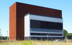 Hurricane Factory Brandenburg, architekt Andrej Serafin, Atelier 4D.