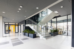 Pardubický kraj má nový pavilon urgentního příjmu. V orientaci zde pomáhají barvy.