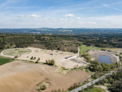 Celkový pohled na památník (Památník v Letech, Jan Sulzer, Lucie Vogelová, Ján Stempel, Jan Jakub Tesař)