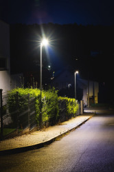 Veřejné osvětlení STREETLIGHT AREA je designová a úsporná náhrada pouličních lamp se sodíkovými výbojkami