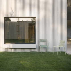 Obyvatelé spolu sdílí zahradu v tiché části za domem. Na jejím konci je komunitní altánek s kuchyňkou a místo pro odkládání kol a kočárků. (Podun, Peter Kuklica, Martin Smerek)