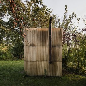 Fasáda je ze sklolaminátu. (Sauna, ika.architekti)