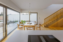 Hlavní obytný prostor (RD v Benešově; Ateliér VAS)