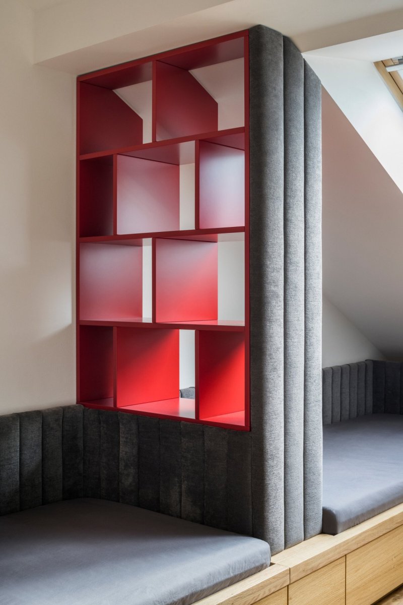 Rekonstrukce interiéru žižkovského mezonetu v Praze od No Architects