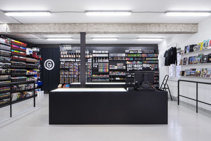 Graffneck Shop, 0,5 Studio