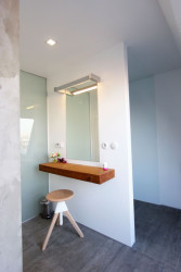 Marek Svoboda, Podkrovní byt Praha 7, kosmetický kout - foto