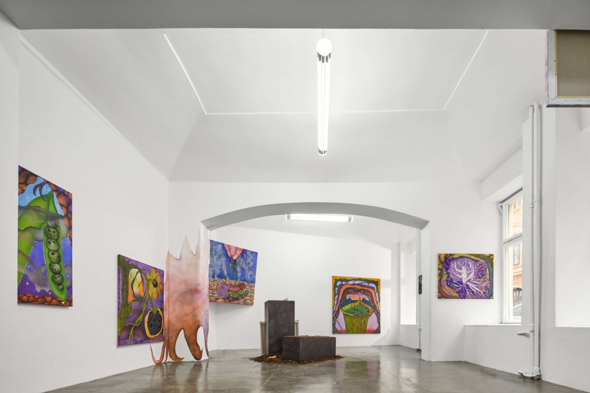Interiér Galerie Karpuchina v Praze od studia Plus One Architects
