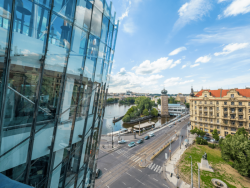 Terasa Tančícího domu do vnitrobloku.