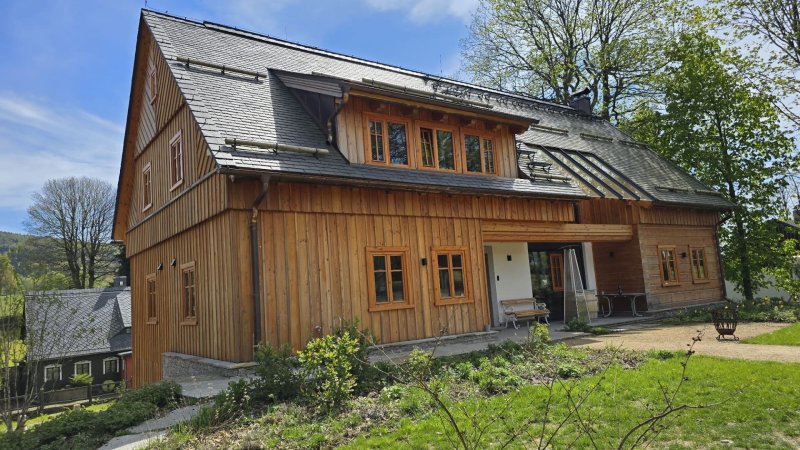 Douglaska se vyznačuje přírodní krásou, pevností, odolností a estetickým vzhledem.