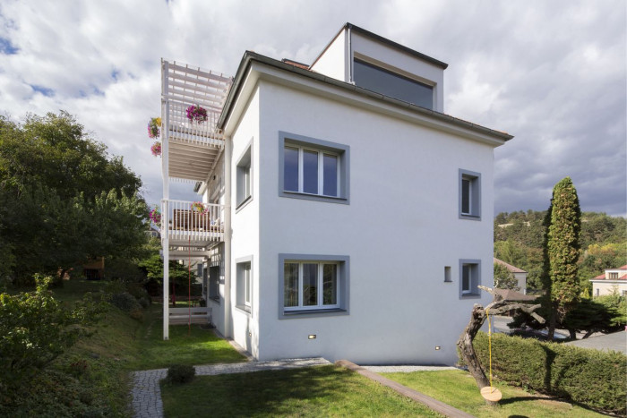 No Architects, Rekonstrukce prvorepublikového bytového domu – foto