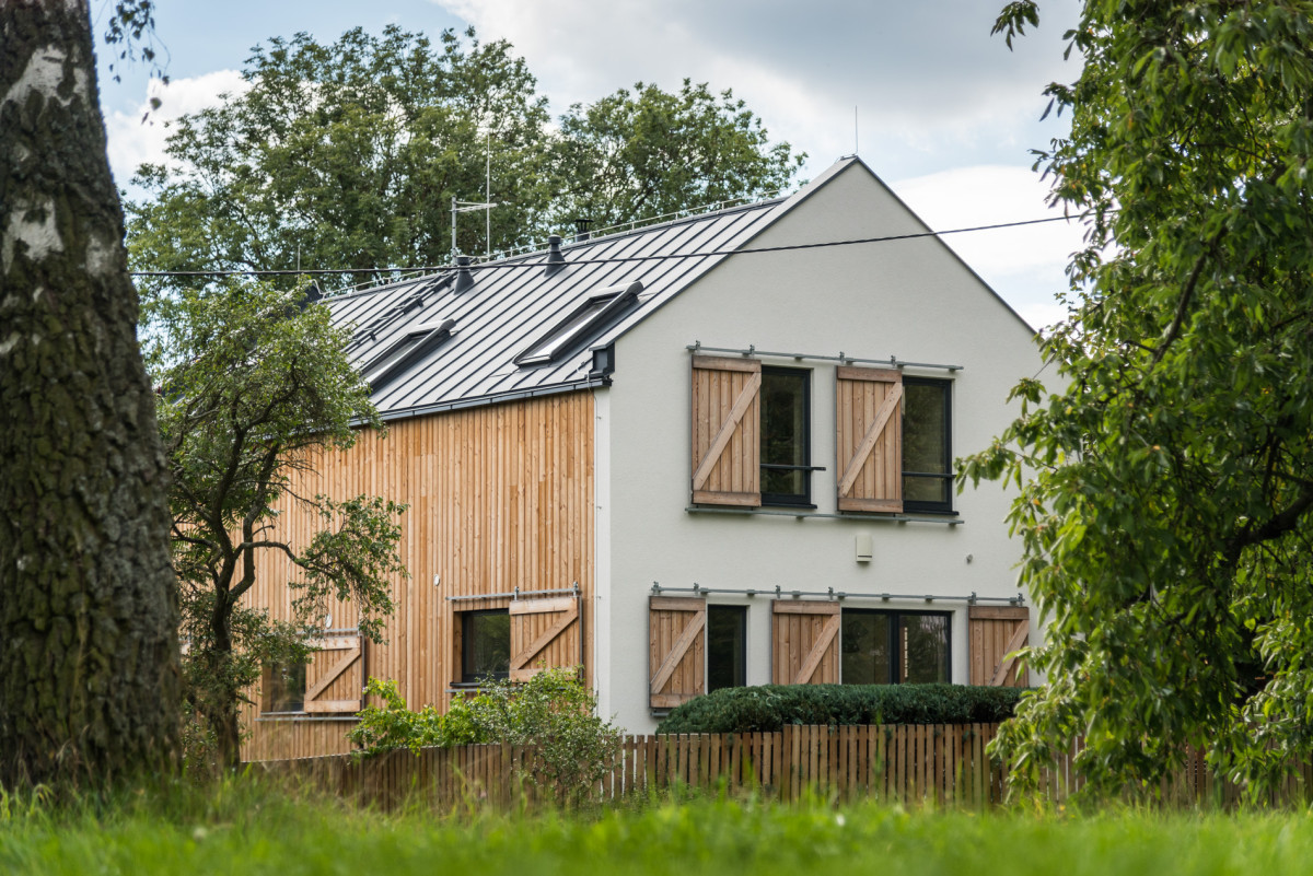 Rodinný dům Prokop na Příbramsku od ateliéru ASGK Design realizovala firma Vesper Homes.