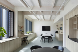 Třídy mají také vlastní kuchyňky. (Rozšíření Základní školy Duhovka v Praze, ra15)