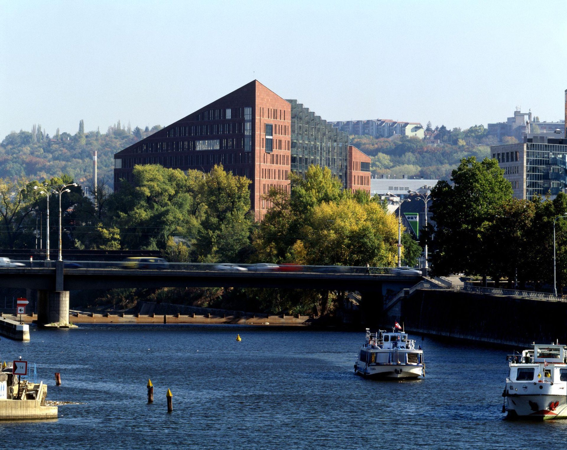 Danube House je pravděpodobně nejvýraznější budovou River City