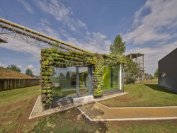 Tiny House ve výrobním závodu firmy Rigips navrhl student František Exner.