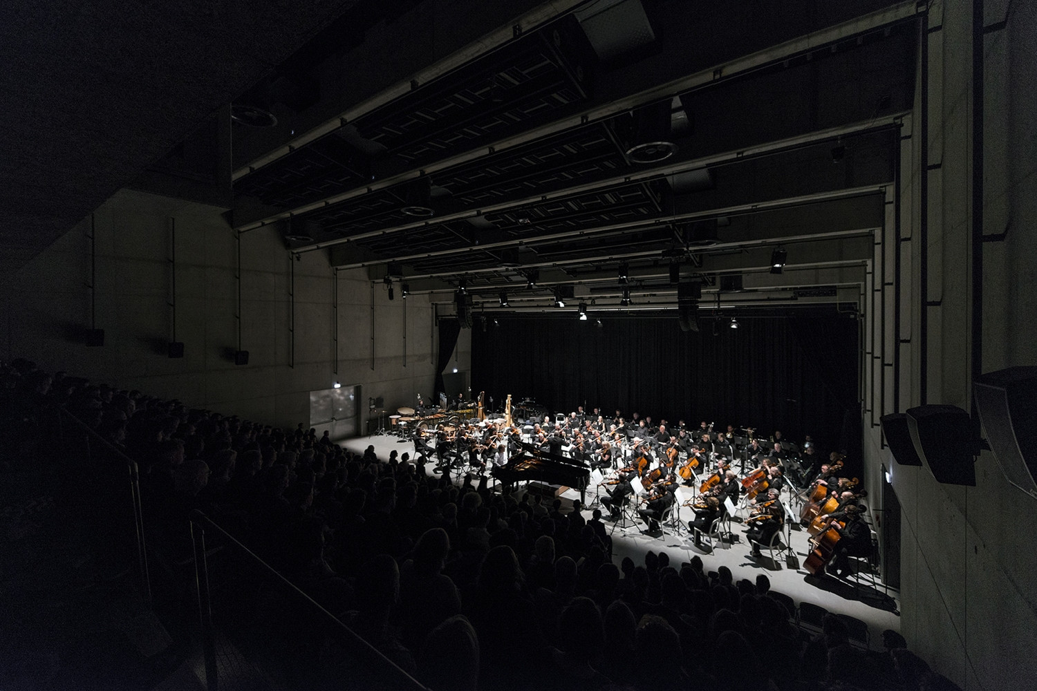 Koncert Mortona Feldmana v DOX+