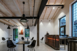 Pohled do víceúčelového prostoru (Konverze Pípalova malířství v Humpolci; MA Studio)