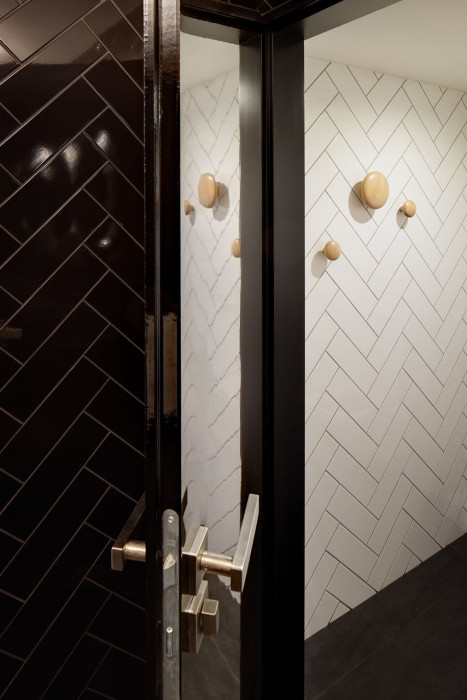 Kryštof Blažek, Interiér restaurace Modrý Zub - foto