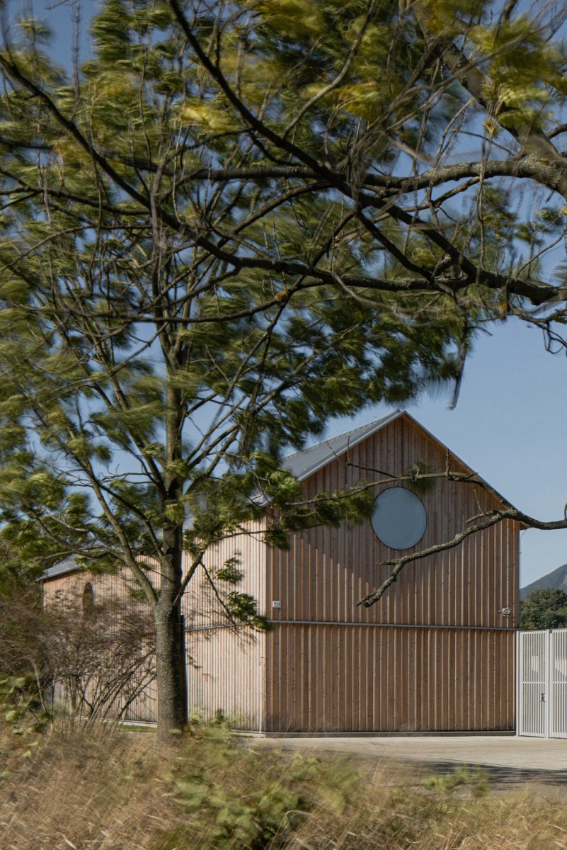 Zázemí údržby golfového rezortu v Ostravici pod Lysou horou od PAPOUSEK & SILHAN ARCHITECTS