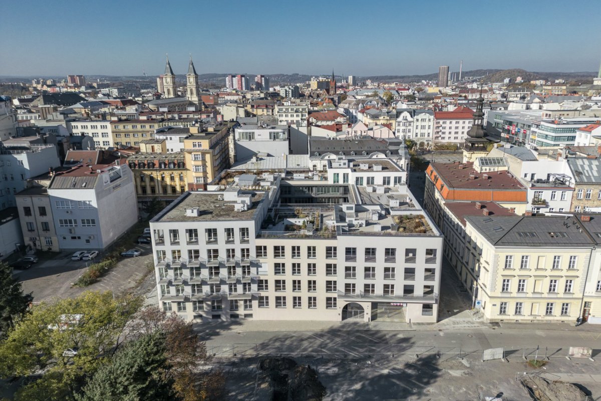 „Důležité bylo nalezení správného hmotového řešení a odpovídajícího architektonického výrazu,“ říká architekt Richard Sidej z ateliéru znamení čtyř – architekti. (Bytový dům Nové Lauby v Ostravě, ateliér znamení čtyř - architekti)