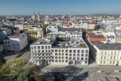 „Důležité bylo nalezení správného hmotového řešení a odpovídajícího architektonického výrazu,“ říká architekt Richard Sidej z ateliéru znamení čtyř – architekti. (Bytový dům Nové Lauby v Ostravě, ateliér znamení čtyř - architekti)