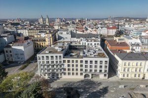 „Důležité bylo nalezení správného hmotového řešení a odpovídajícího architektonického výrazu,“ říká architekt Richard Sidej z ateliéru znamení čtyř – architekti. (Bytový dům Nové Lauby v Ostravě, ateliér znamení čtyř - architekti)